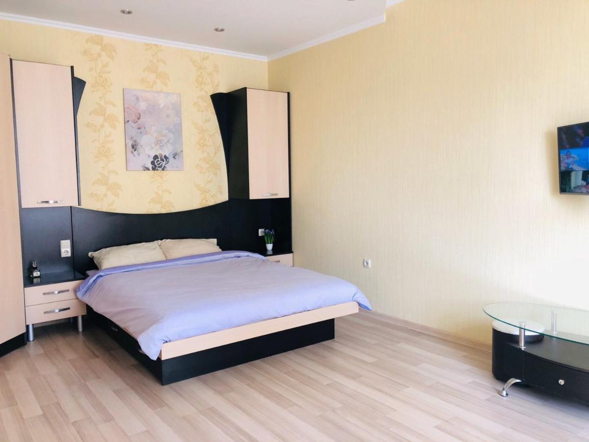 Apartment In The Center Cherkasy Bagian luar foto
