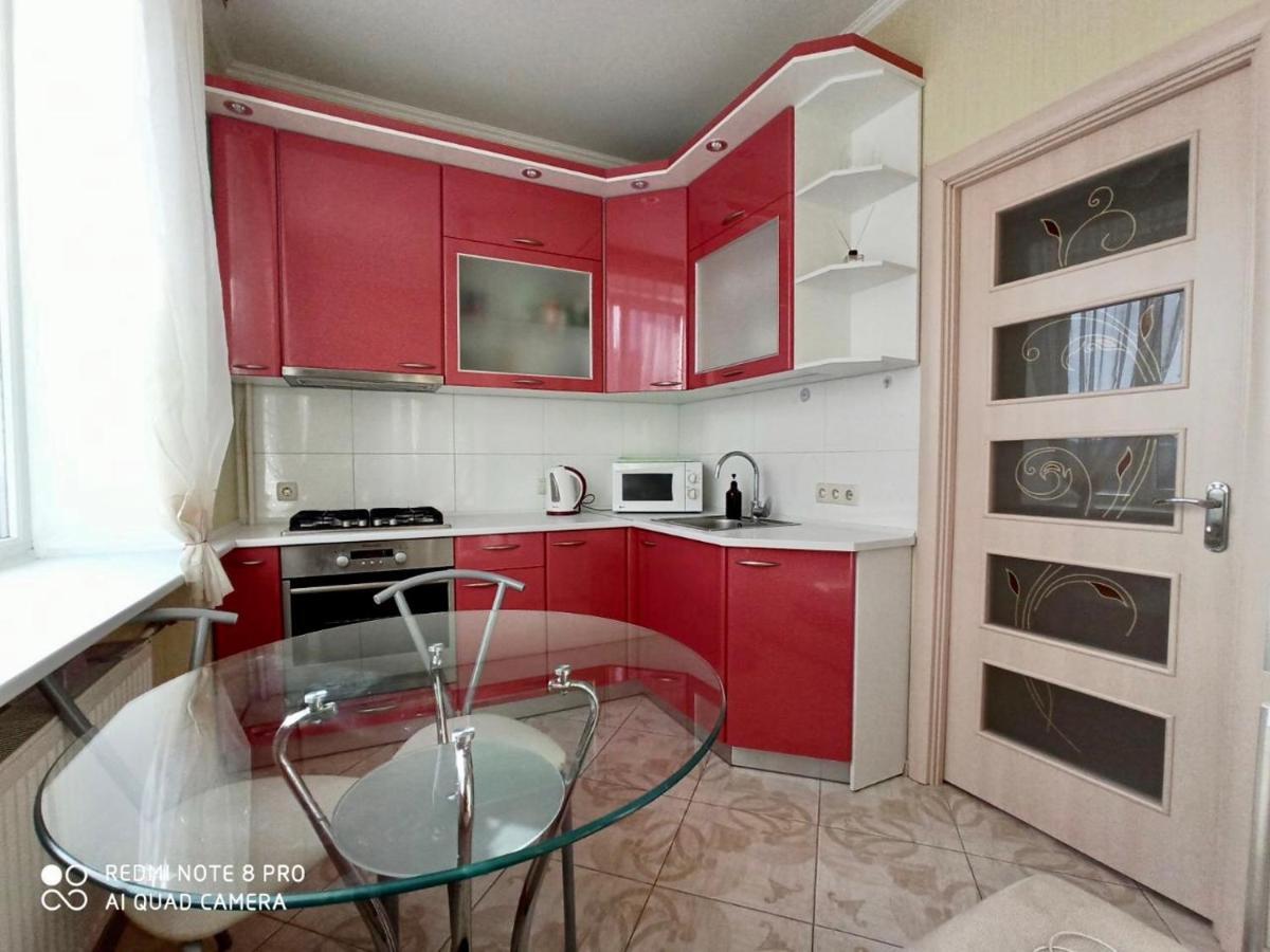 Apartment In The Center Cherkasy Bagian luar foto