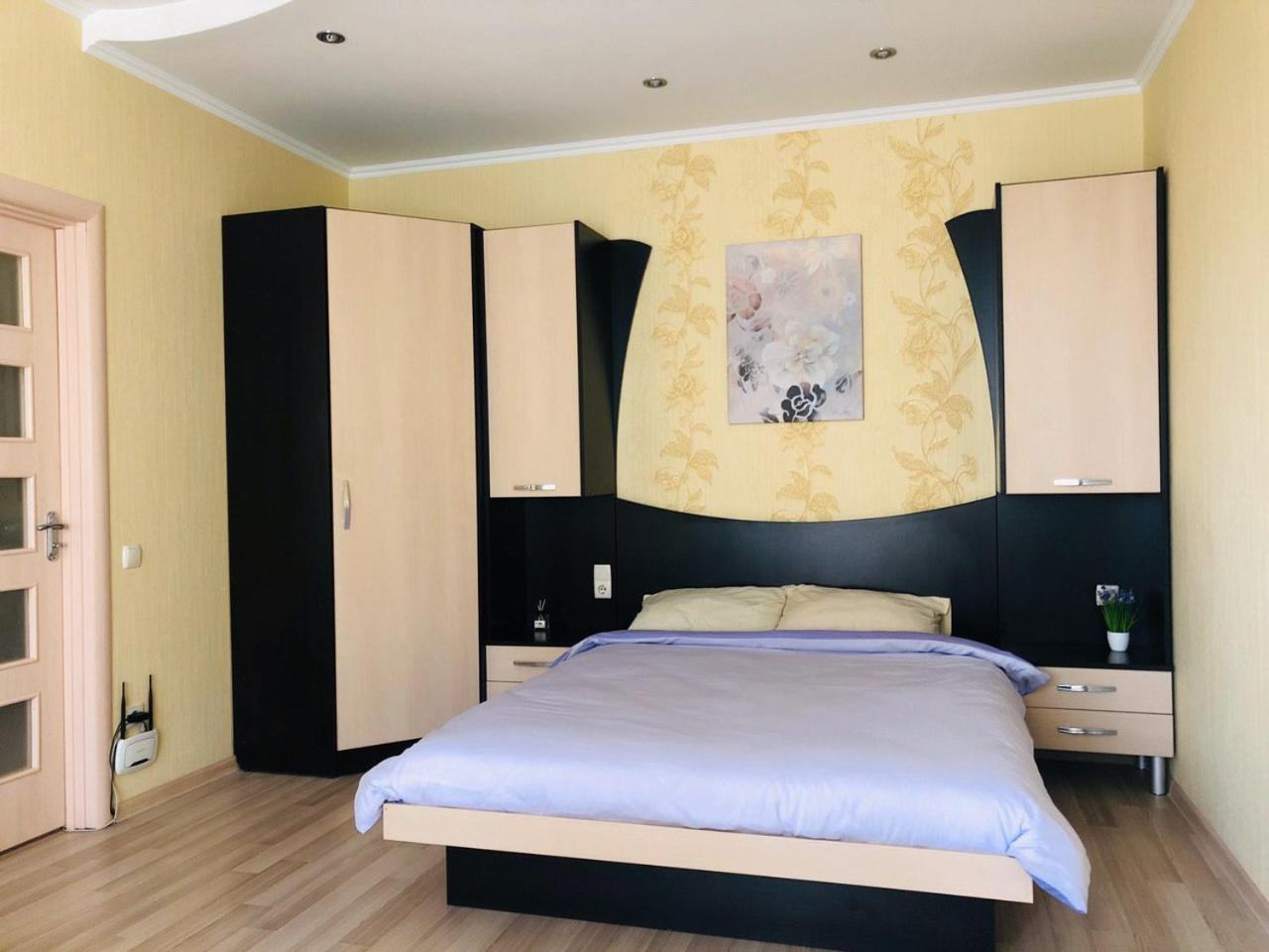 Apartment In The Center Cherkasy Bagian luar foto
