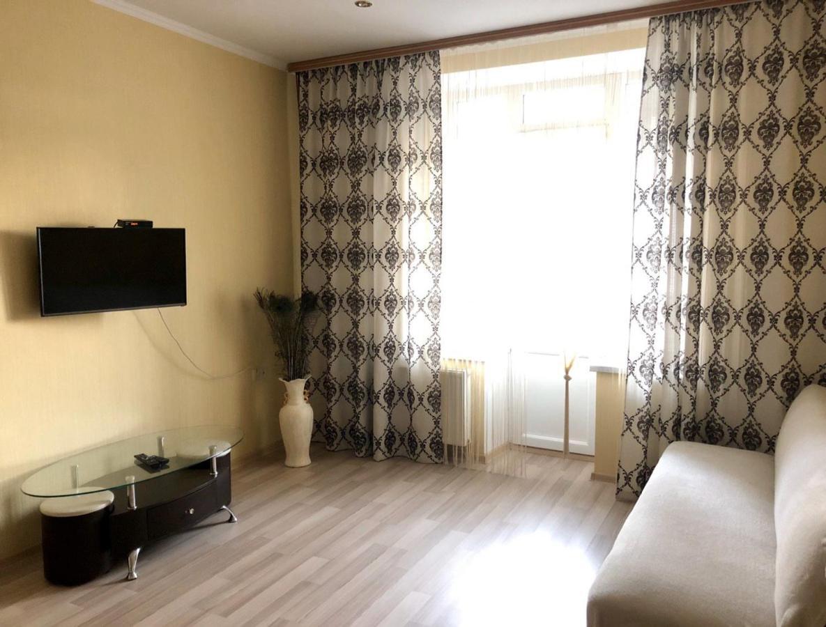 Apartment In The Center Cherkasy Bagian luar foto