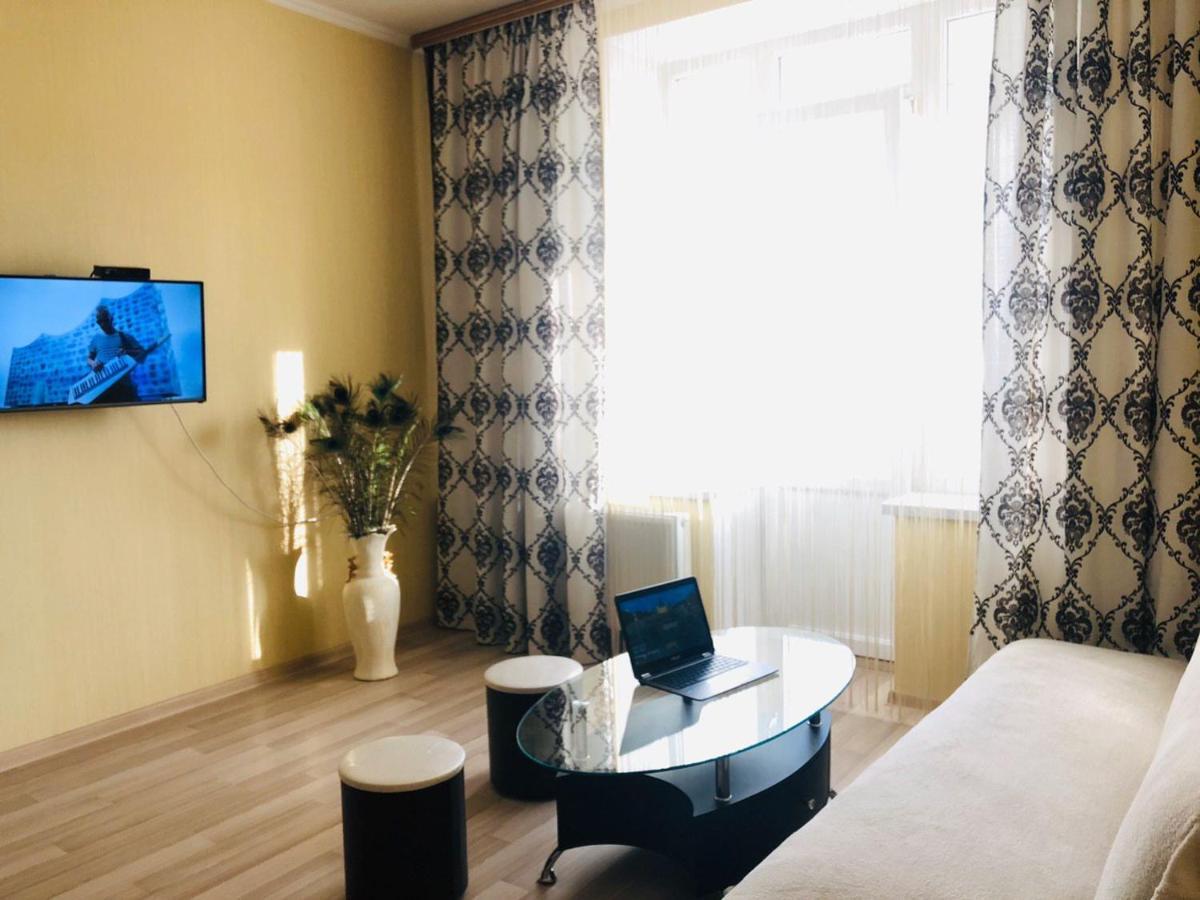 Apartment In The Center Cherkasy Bagian luar foto